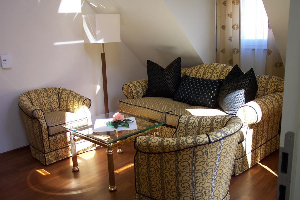 Hotel Ochsen Stuttgart Room photo